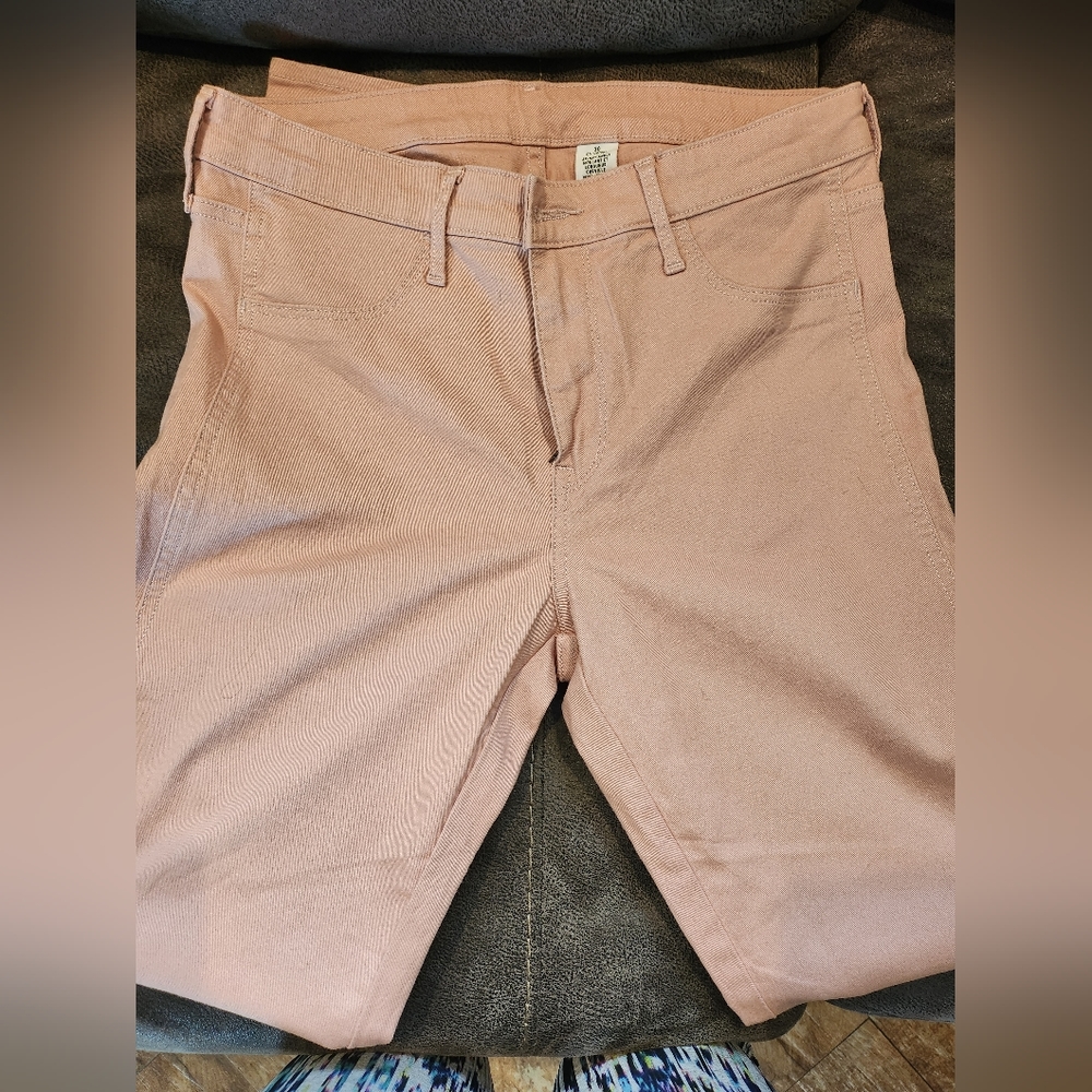 SOLD**New without tags pink jeans size 30. Skinny ankle. Regular waist. H&M